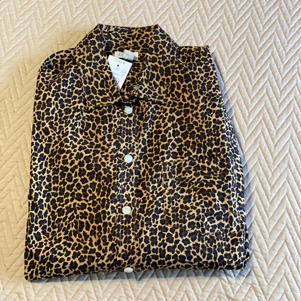 J.Crew Button-up leopard shirt in signature fit - Picture 2 of 11